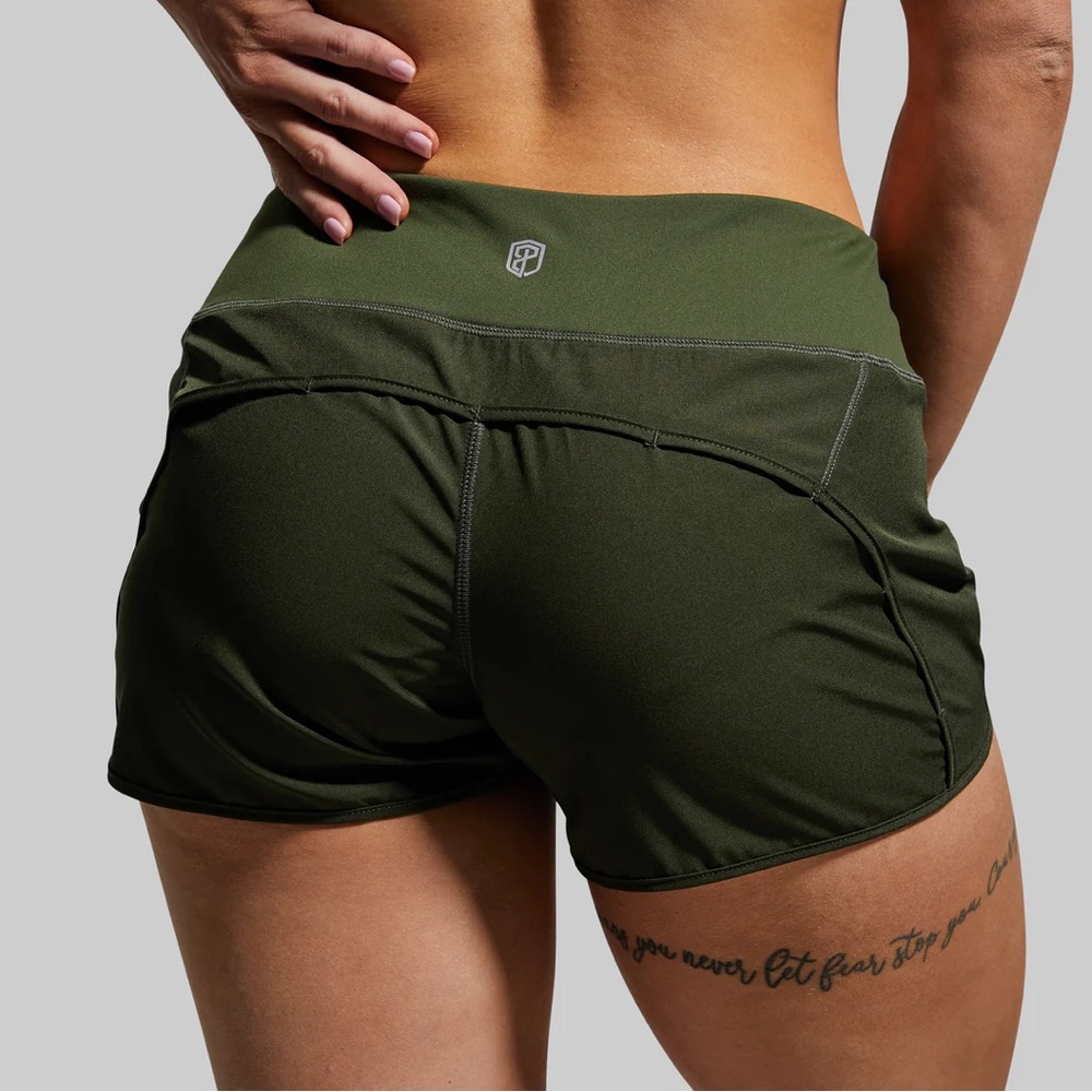 Free flow shorts born primitive